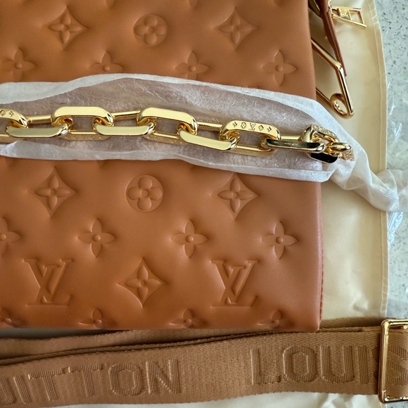 NEW IN BOX LV Coussin PM size camel color - Picture 7 of 11